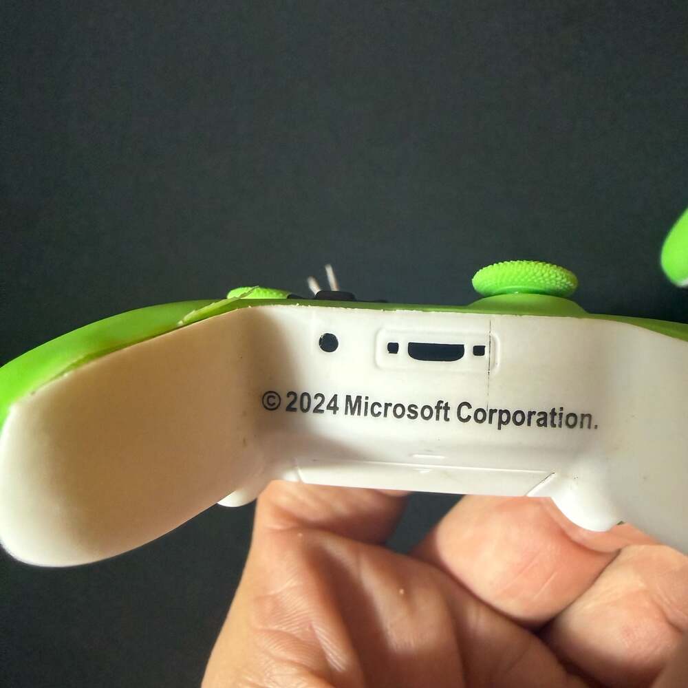 Set of 2 Microsoft Xbox Controller Christmas Tree Ornaments 2024 - Picture 3 of 5